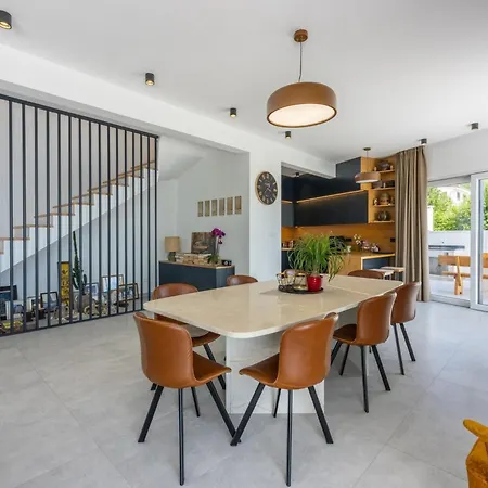 Murn - Hr-11124-01 By Interhome *